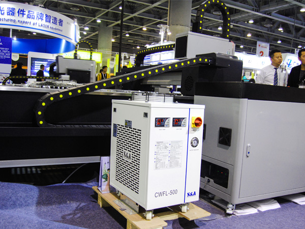 500W光纖激光器需要水冷散熱嗎？