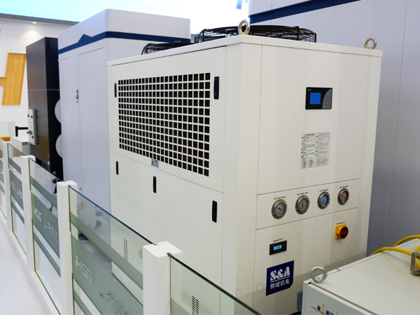 國(guó)內(nèi)首臺(tái)100kW超高功率激光器投入使用