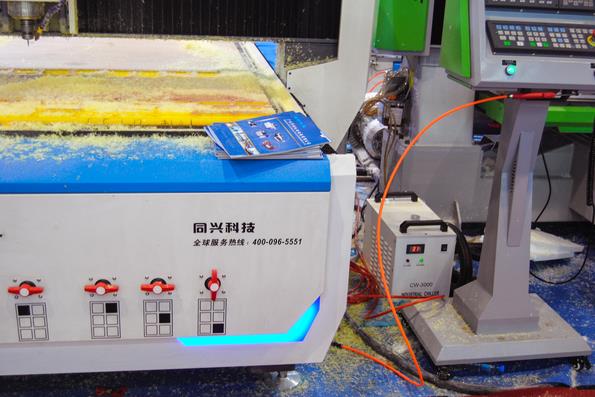 廣告雕刻機(jī)配置水冷式冷水機(jī)的作用？