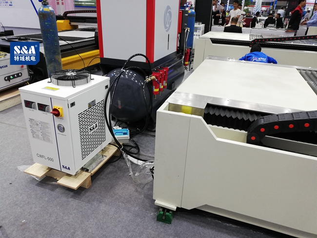 激光技術(shù)深入新能源汽車鋰電池加工行業(yè)，冷水機為其保駕護航