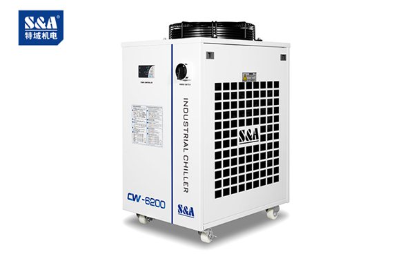 3D玻璃熱彎機需要使用工業(yè)冷水機嗎？