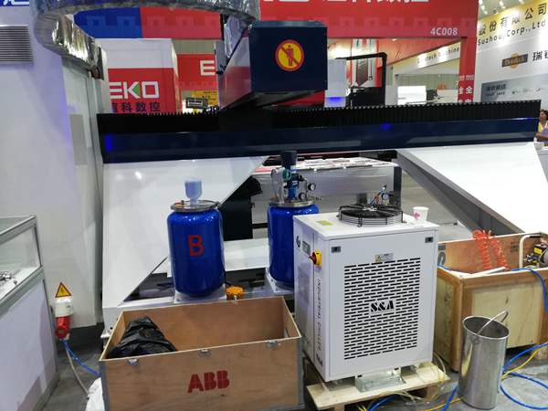 特域工業(yè)冷水機為點膠機提供高效冷卻解決方案